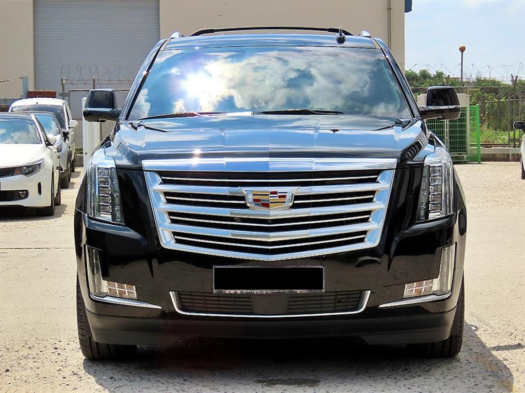 Cadillac Escalade — photo 01