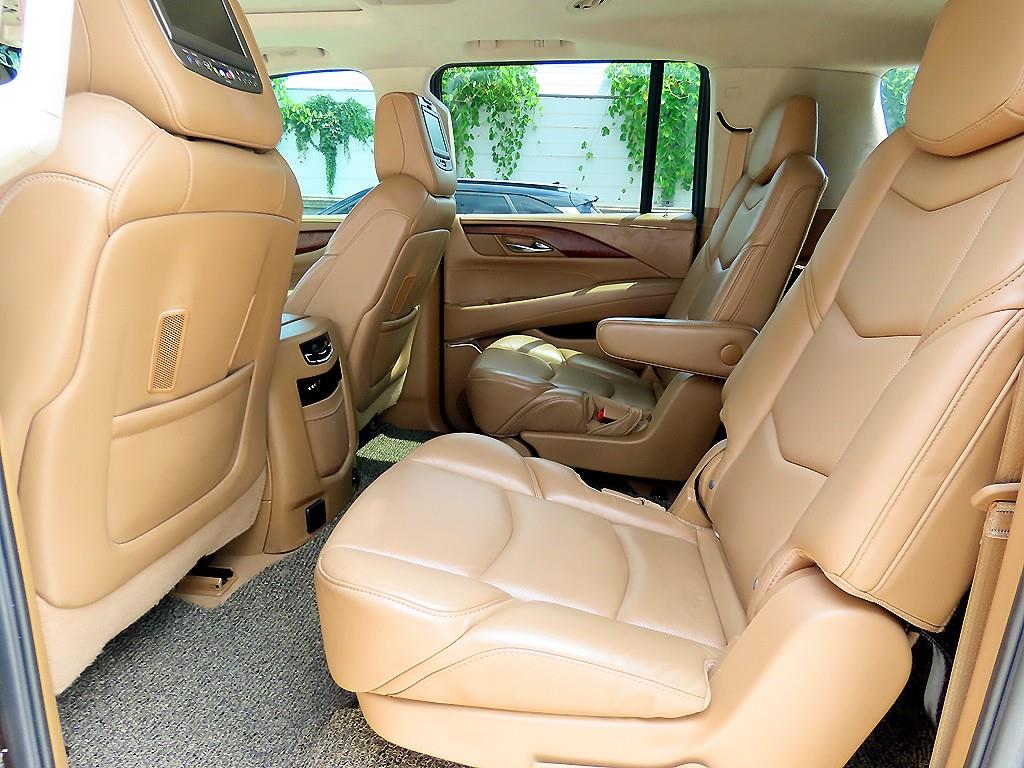 Cadillac Escalade — photo 06