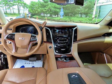 Cadillac Escalade — photo 07