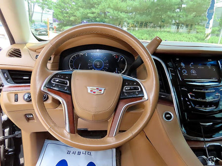 Cadillac Escalade — photo 08