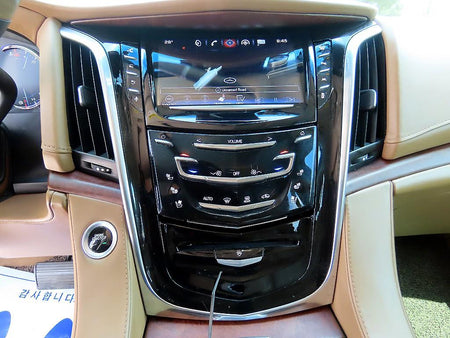 Cadillac Escalade — photo 12