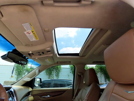 Cadillac Escalade — photo 13