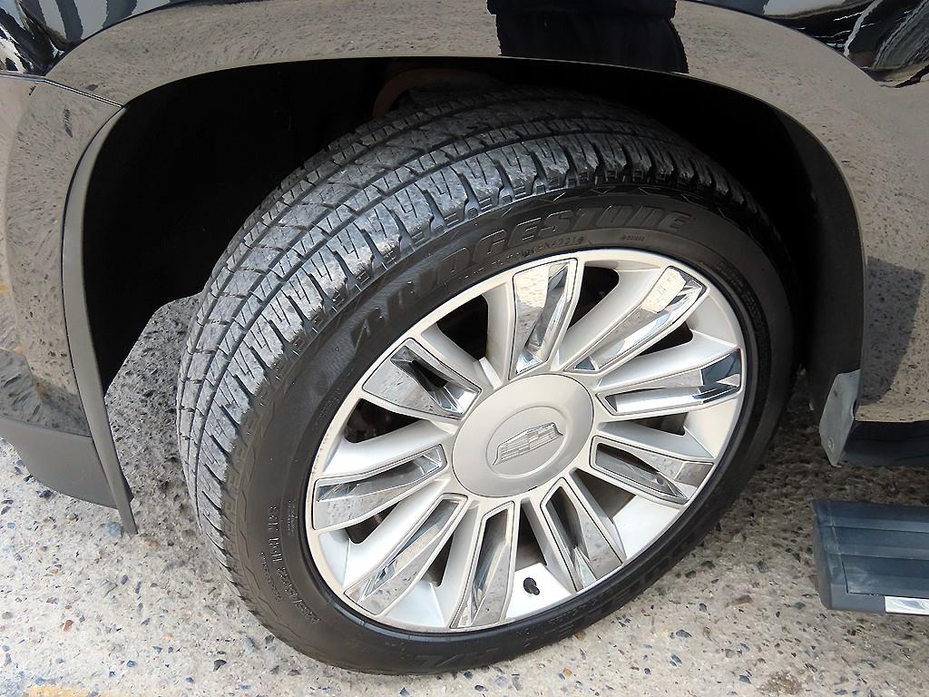 Cadillac Escalade — photo 20
