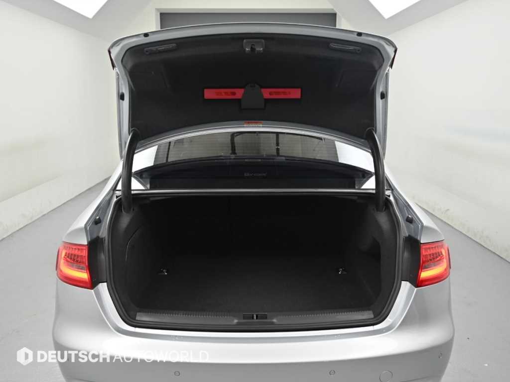 Audi A4 — photo 19