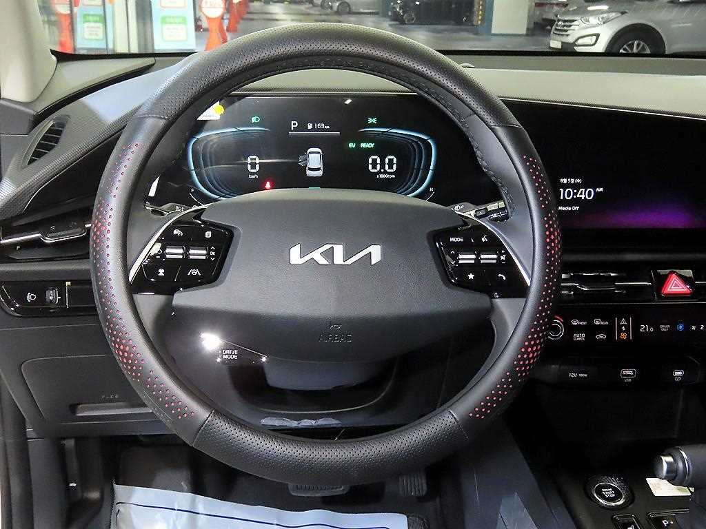 Kia Niro — photo 08