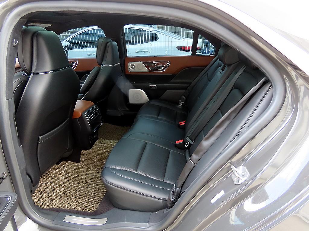 Lincoln Continental — photo 06