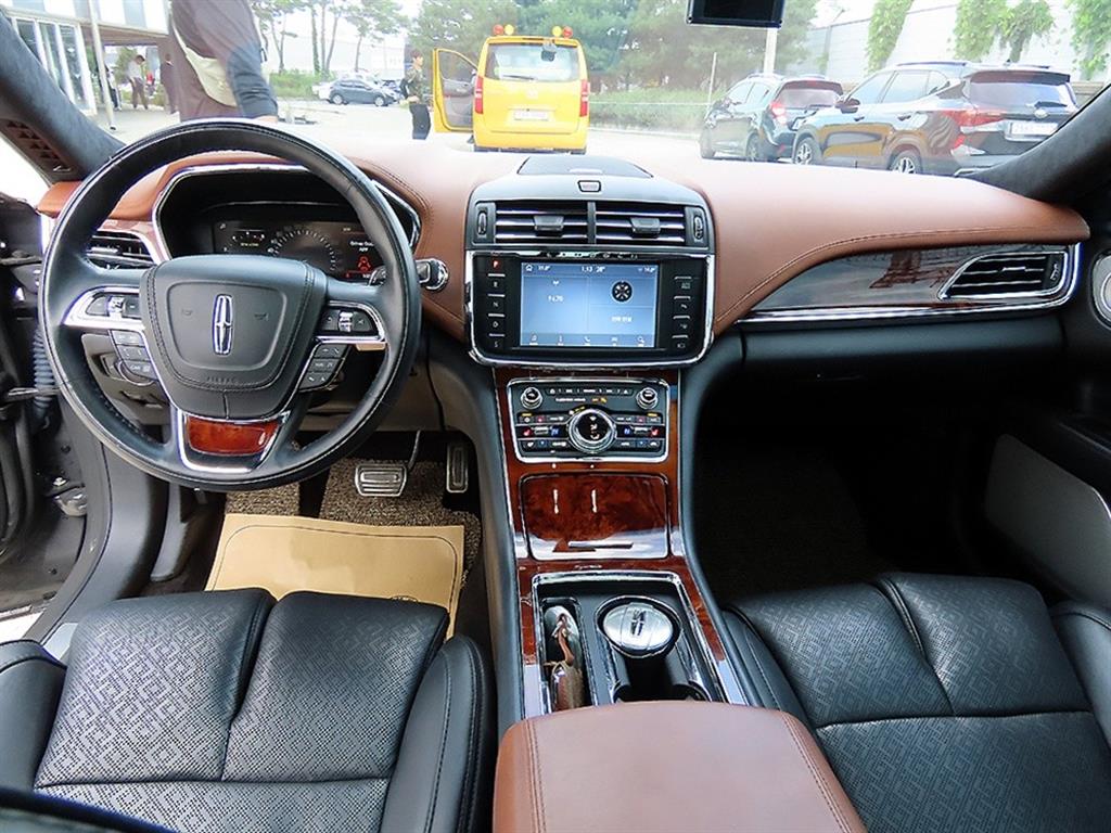 Lincoln Continental — photo 07