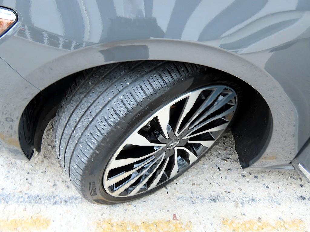 Lincoln Continental — photo 20