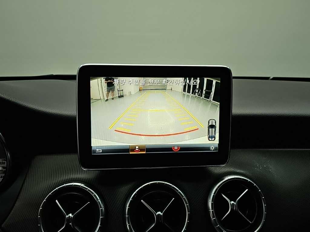 Mercedes-Benz CLA-Class — photo 15
