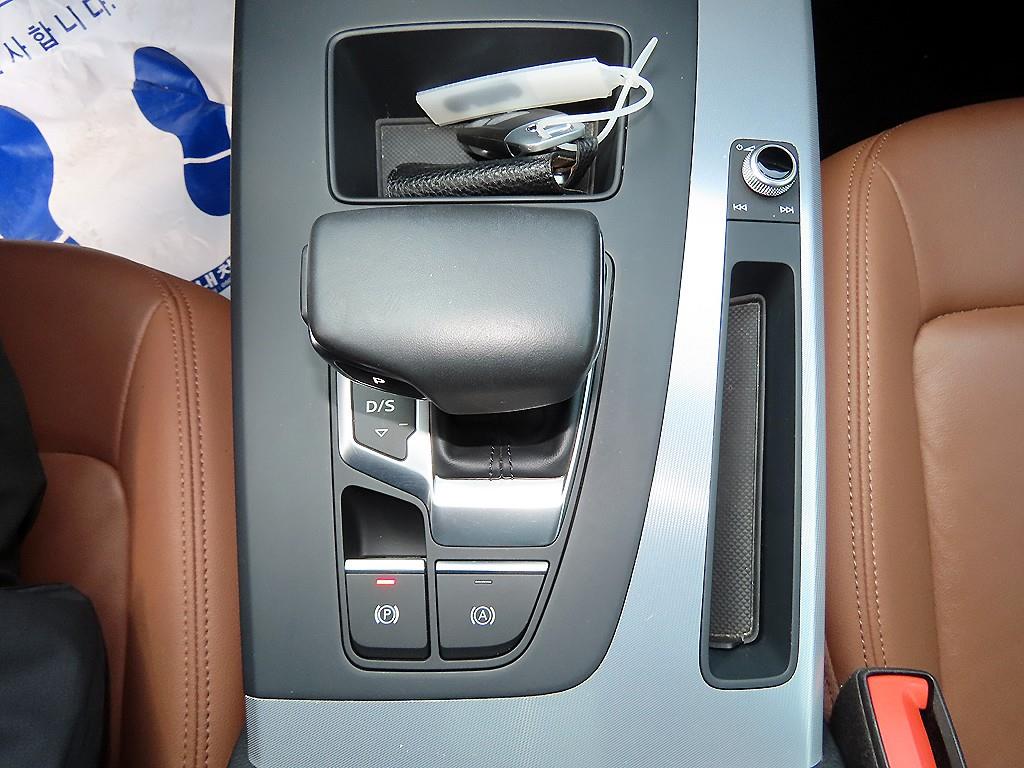 Audi Q5 — photo 10