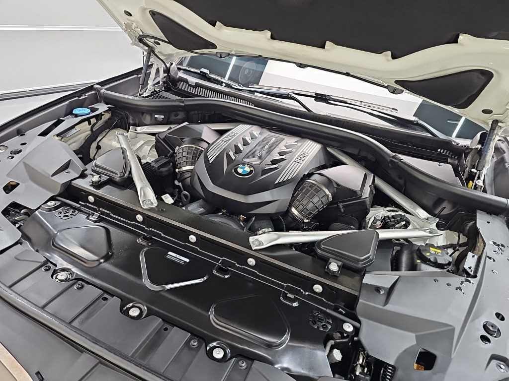 BMW X5 — photo 05
