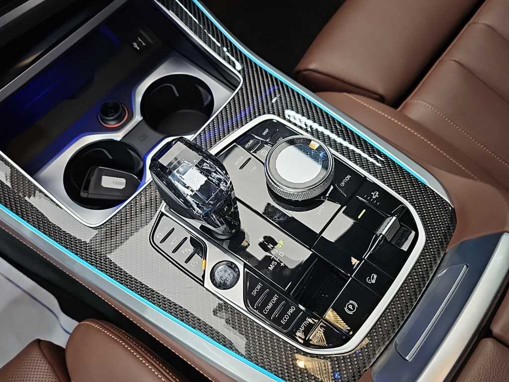 BMW X5 — photo 08