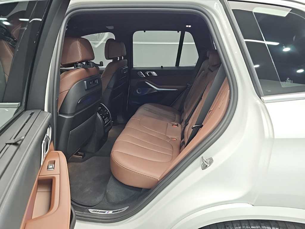 BMW X5 — photo 12
