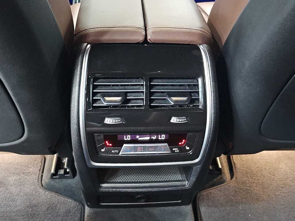 BMW X5 — photo 14
