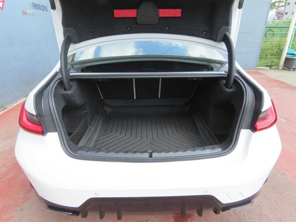 BMW 3-Series — photo 05