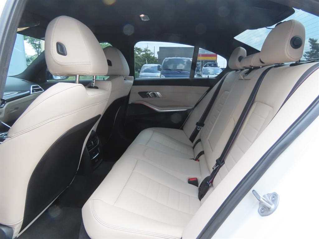 BMW 3-Series — photo 07