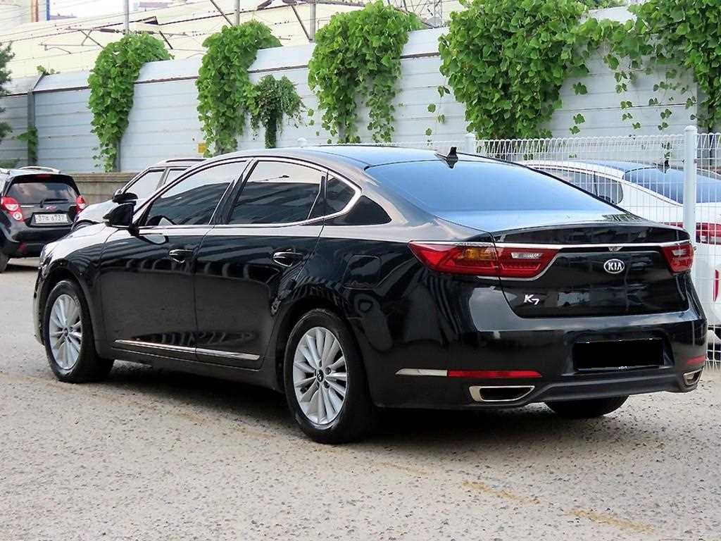 Kia K7 — photo 03