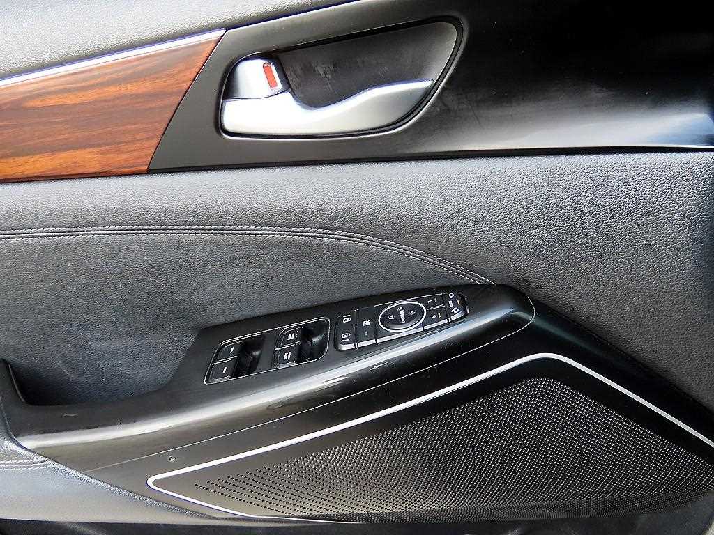 Kia K7 — photo 11