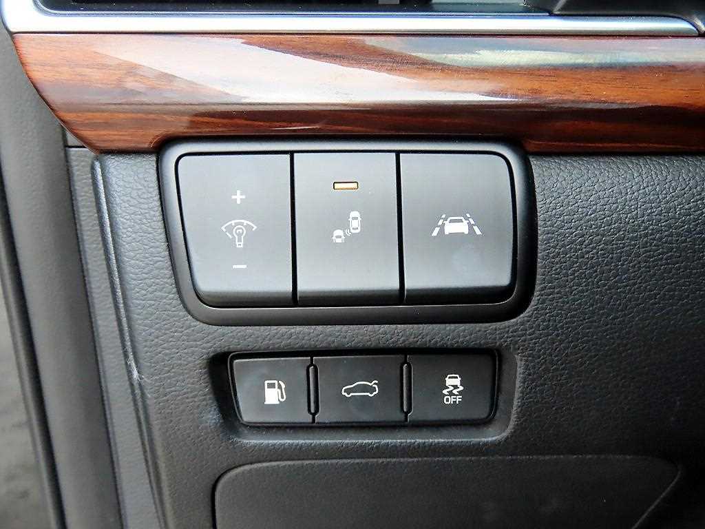 Kia K7 — photo 12