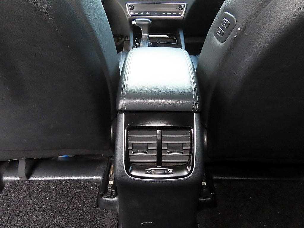 Kia K7 — photo 18