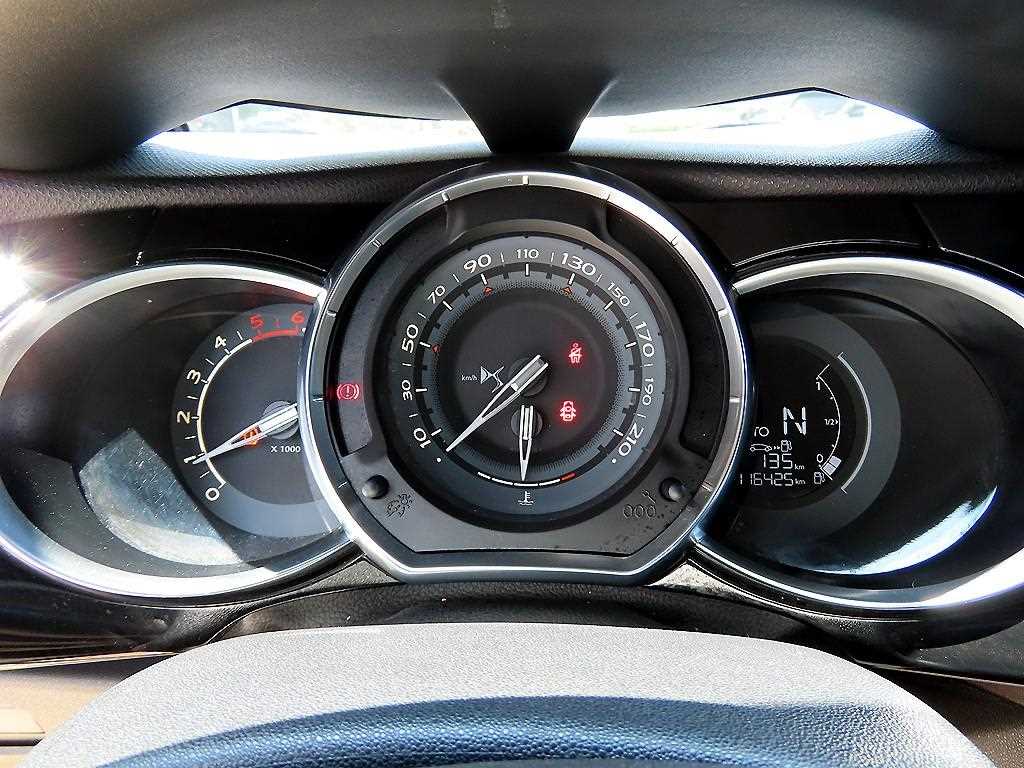 DS Automobiles DS3 — photo 09