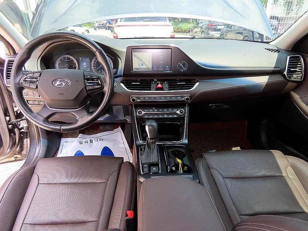 Hyundai Grandeur — photo 01