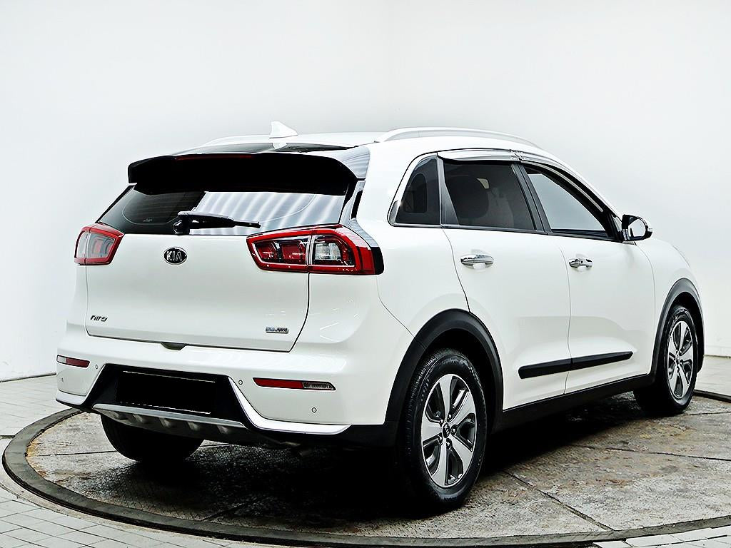 Kia Niro — photo 04
