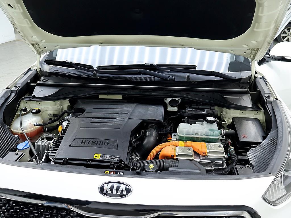 Kia Niro — photo 08