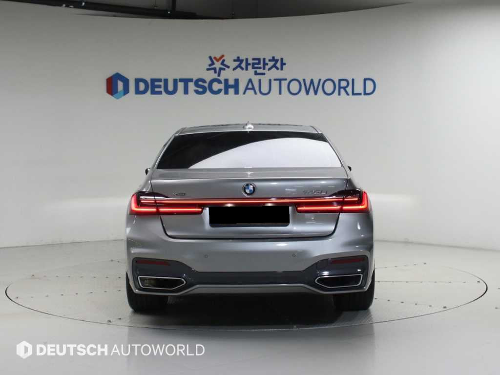 BMW 7-Series — photo 04