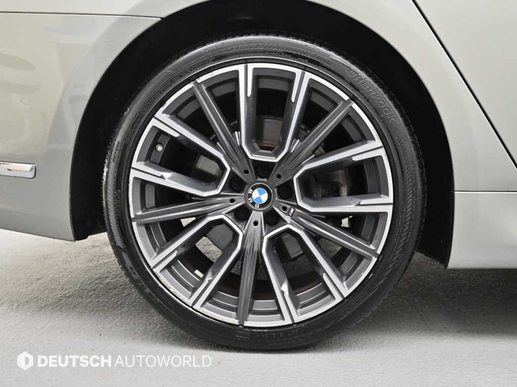 BMW 7-Series — photo 05
