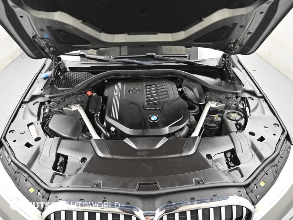 BMW 7-Series — photo 06