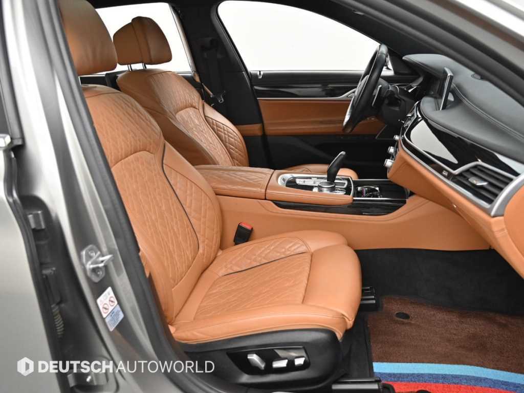 BMW 7-Series — photo 10