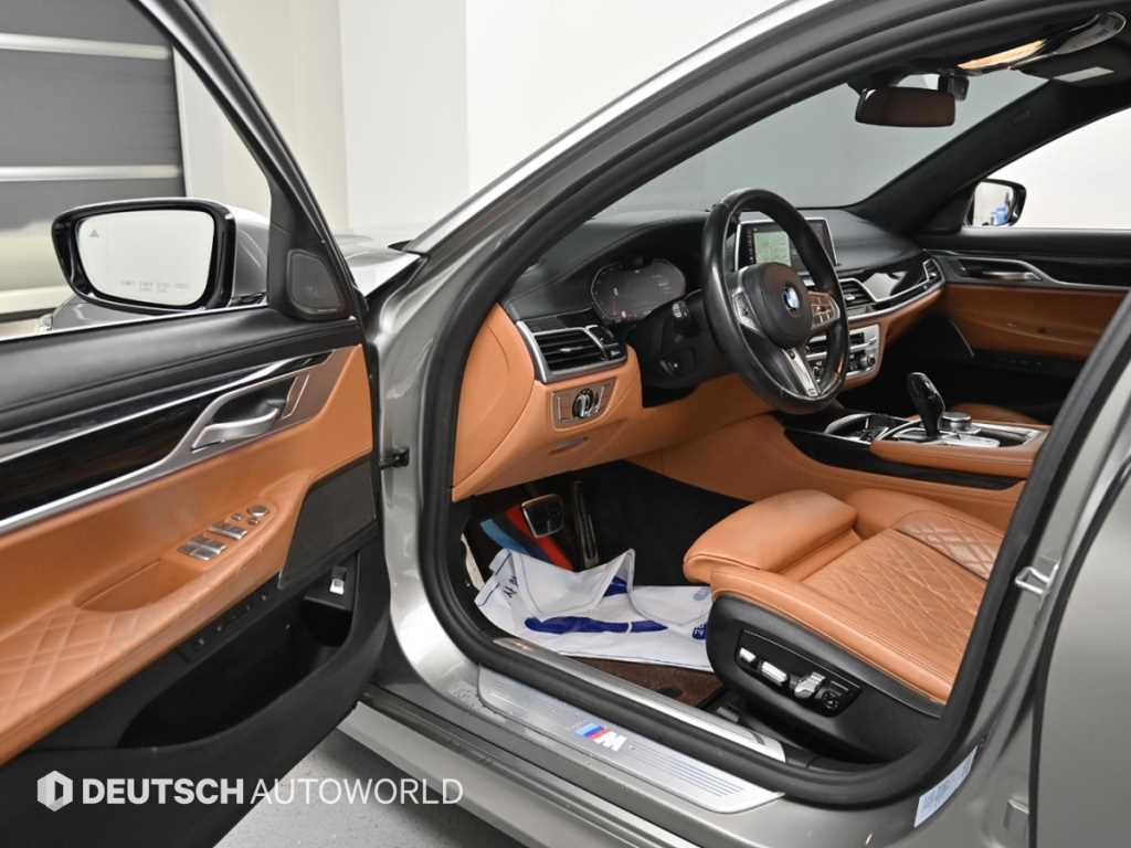BMW 7-Series — photo 11