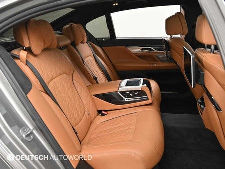 BMW 7-Series — photo 12