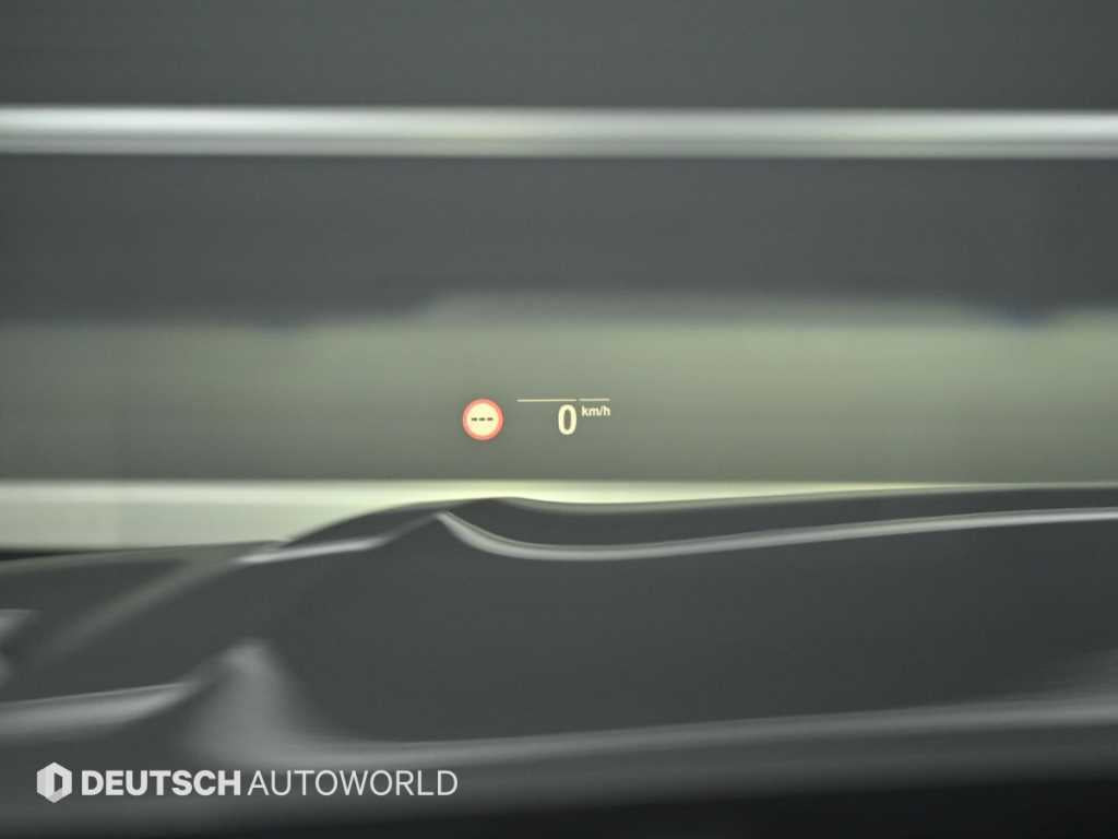 BMW 7-Series — photo 17
