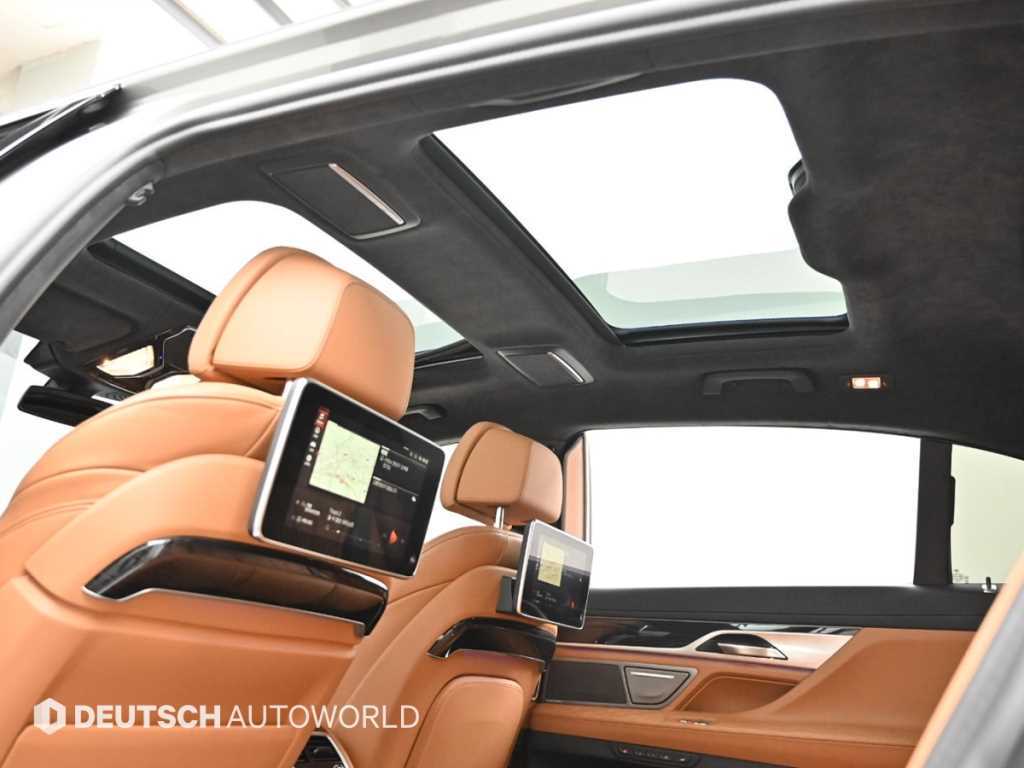 BMW 7-Series — photo 18