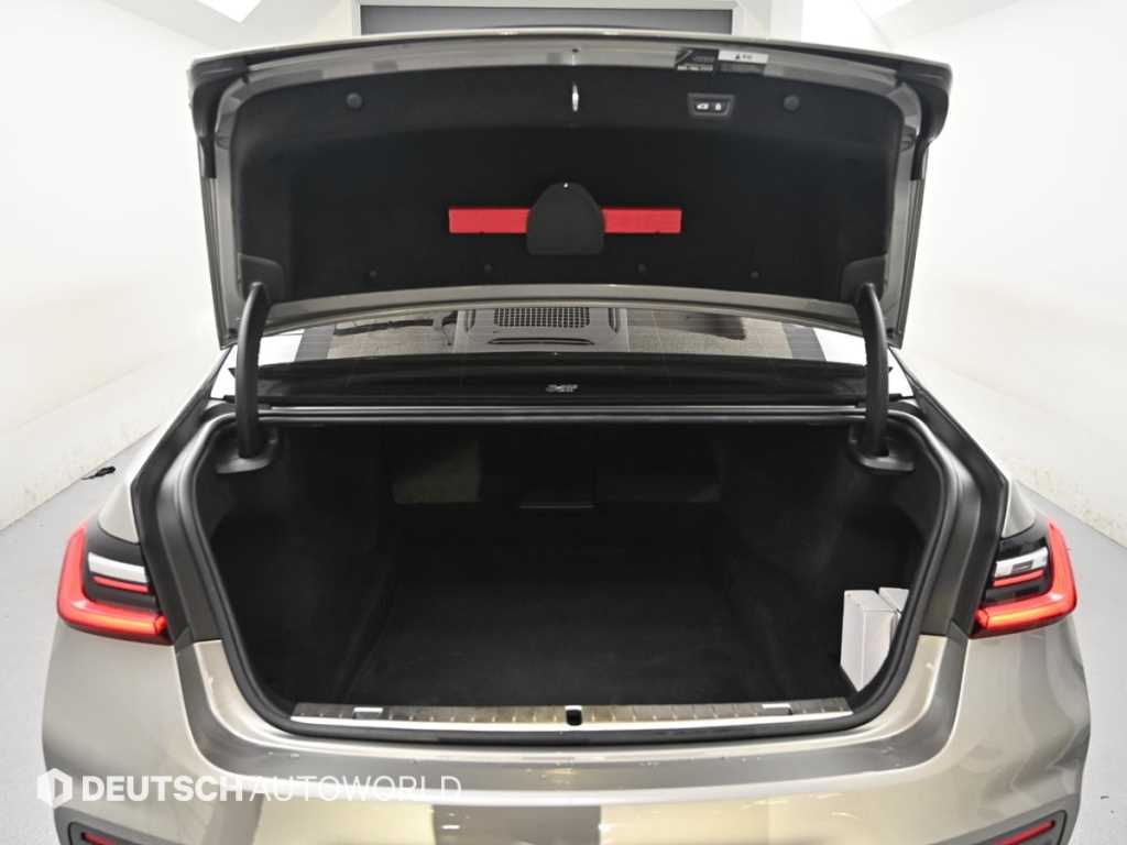 BMW 7-Series — photo 19