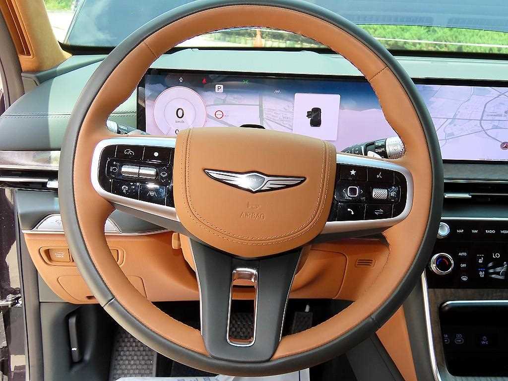 Genesis GV80 — photo 08