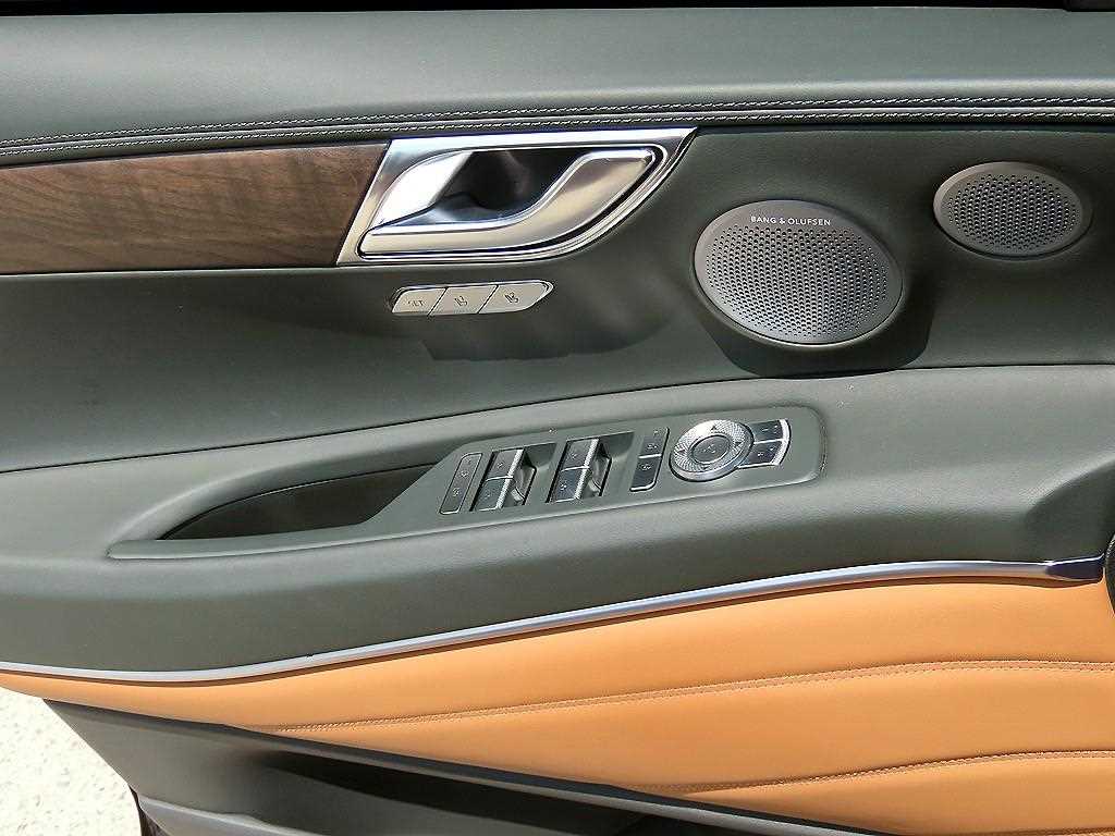Genesis GV80 — photo 12