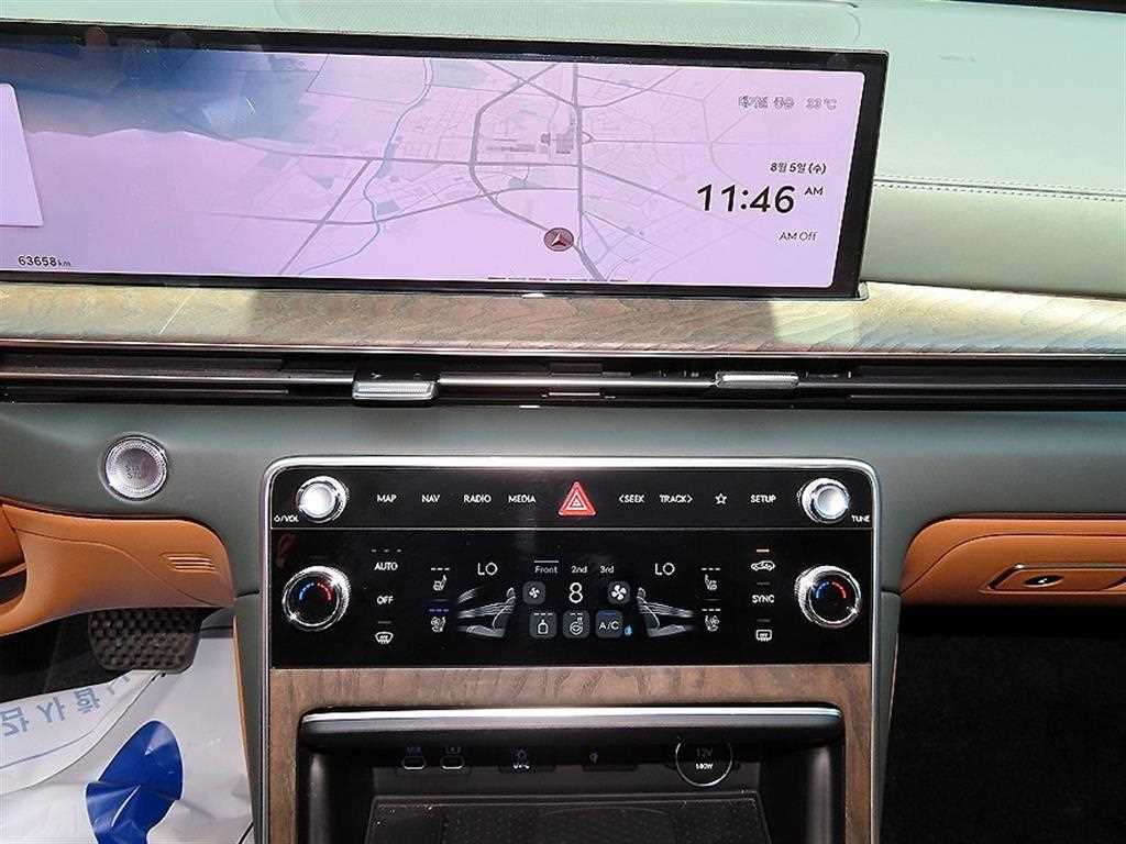 Genesis GV80 — photo 13