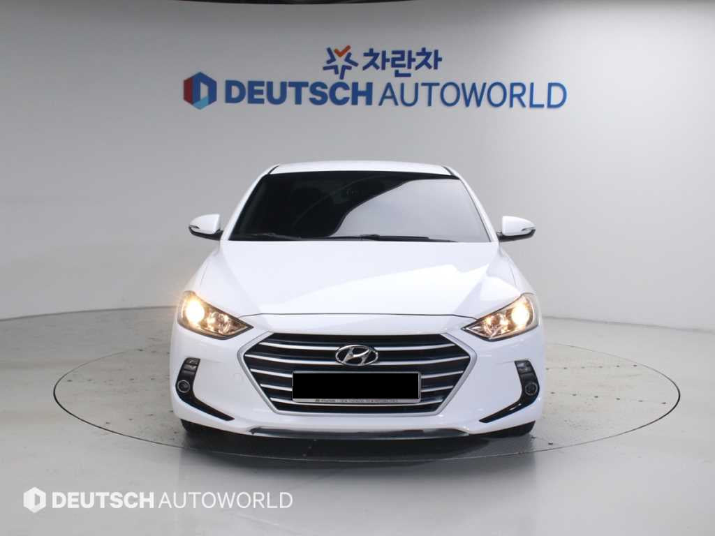 Hyundai Avante — photo 03