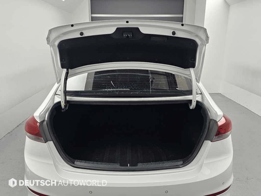 Hyundai Avante — photo 05