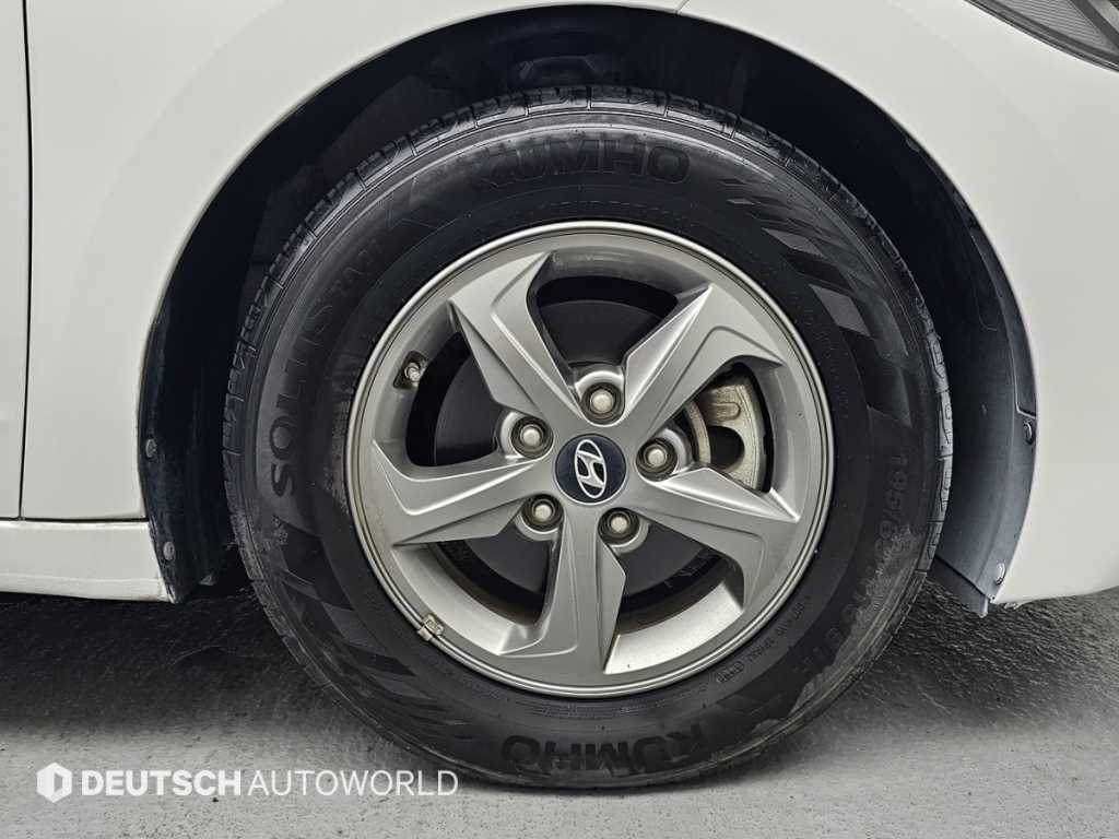 Hyundai Avante — photo 06