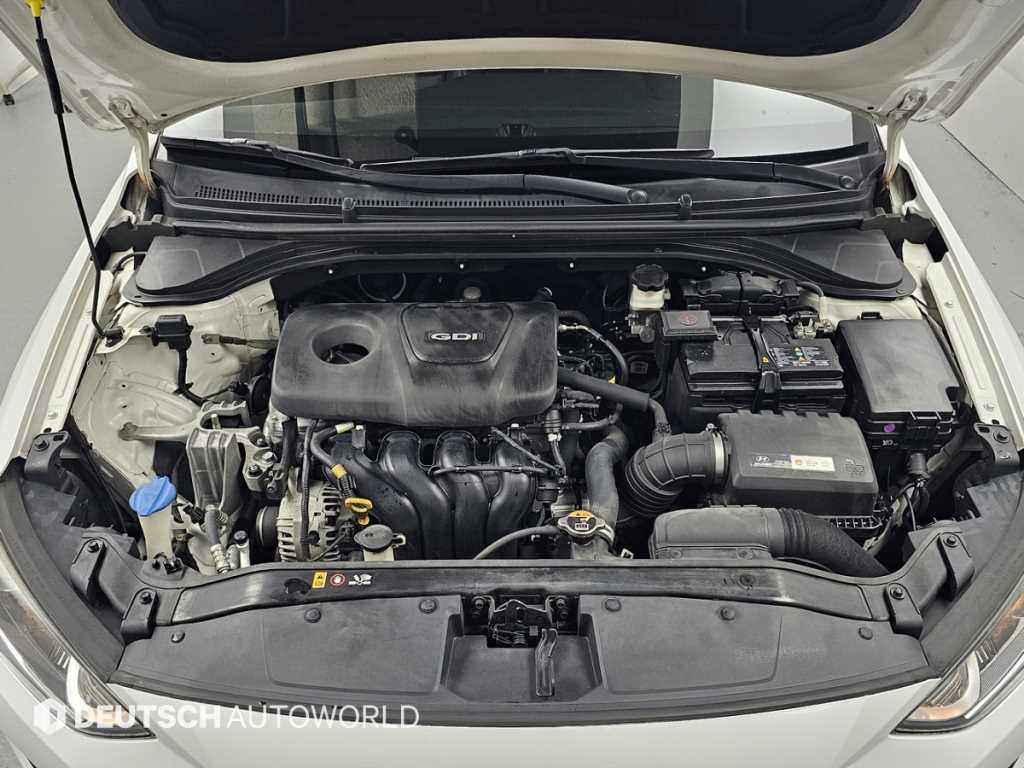 Hyundai Avante — photo 07