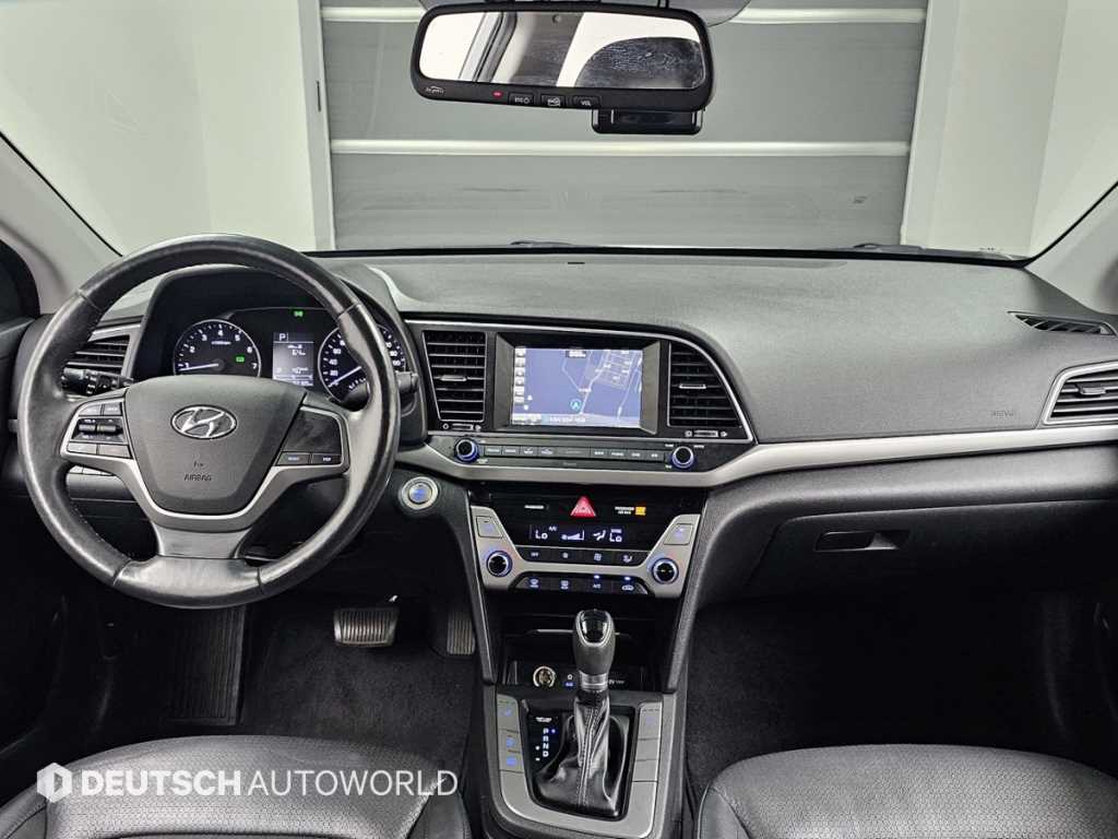Hyundai Avante — photo 08