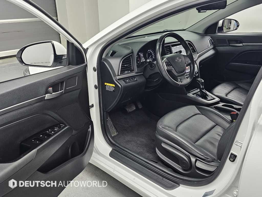 Hyundai Avante — photo 10