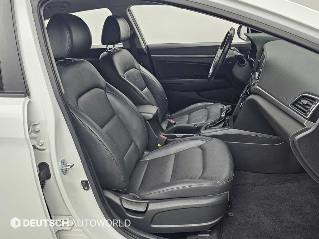 Hyundai Avante — photo 11