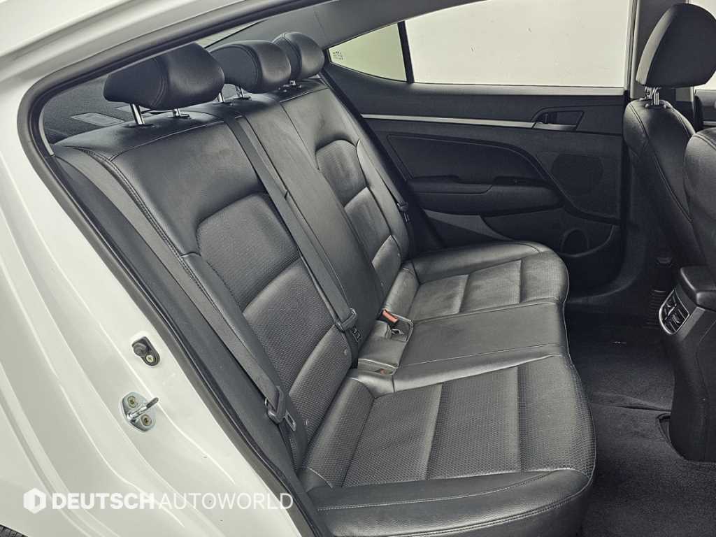 Hyundai Avante — photo 12