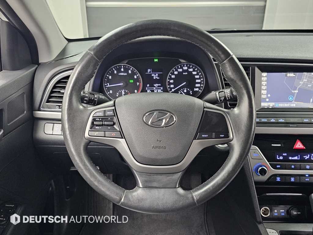 Hyundai Avante — photo 14
