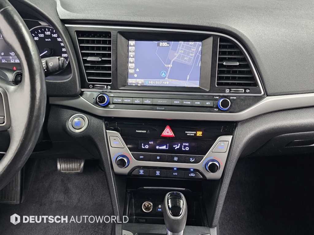 Hyundai Avante — photo 15